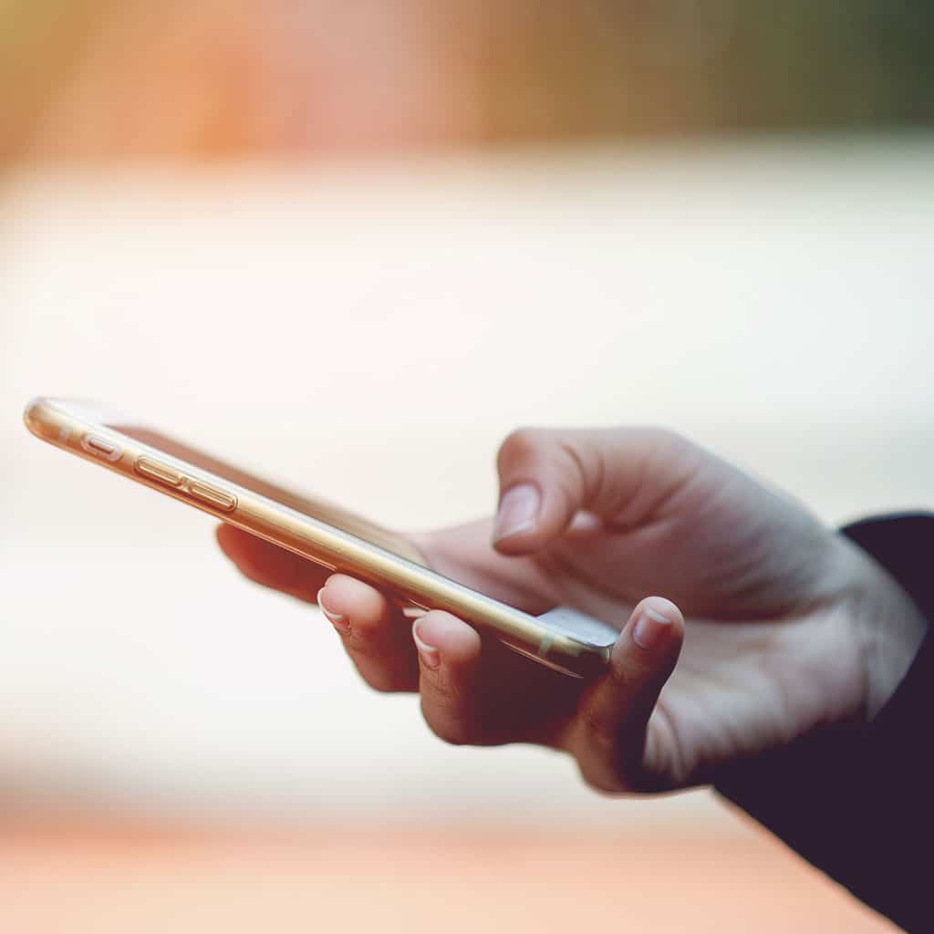 eNewsletter-Sign-up-Bronxville-Public-Library. Image of hand holding cell phone